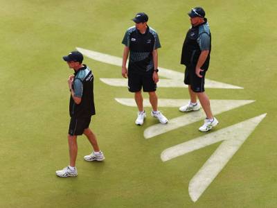 Bright start for NZ bowlers