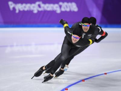 Speed Skaters finish 4th in Team Pursuit