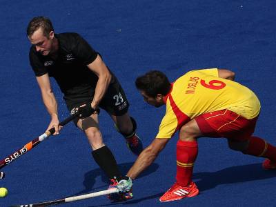 Hockey men beaten by Spain