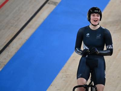 Stewart and Andrews win cycling silvers