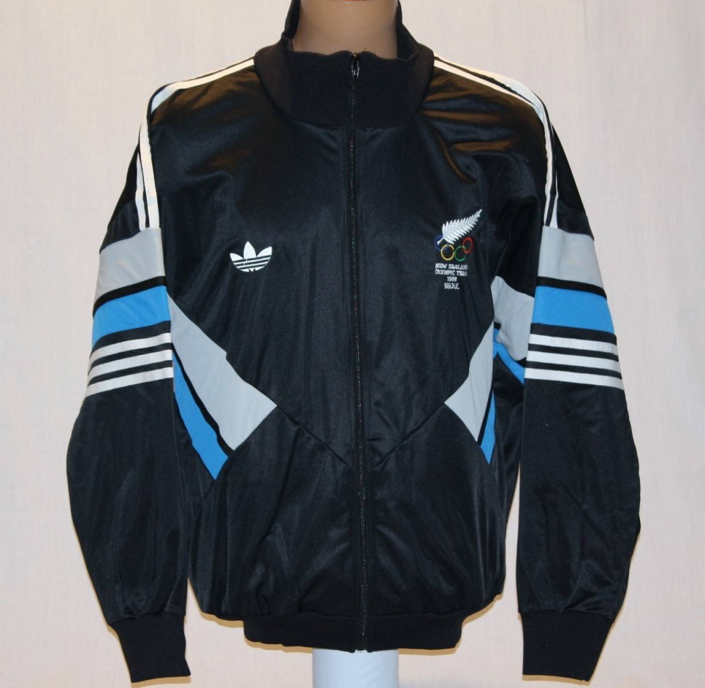 Tracksuit jacket of the New Zealand Olympic team at the Games of the ...