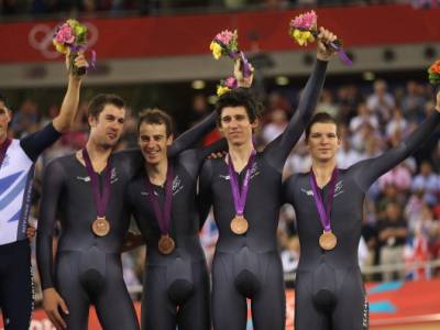 Cyclists grab bronze medal