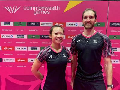 Promising opening by badminton pair