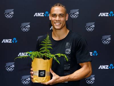 Rowing schedule change forces Bond to hand over flagbearer duties – David Nyika to carry New Zealand flag alongside Sarah Hirini