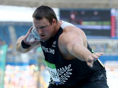 Both shot putters into final