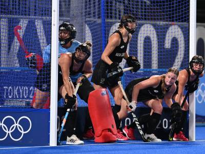 Hockey women bow out
