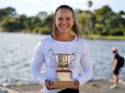 Dame Lisa Carrington awarded Lonsdale Cup for 2021