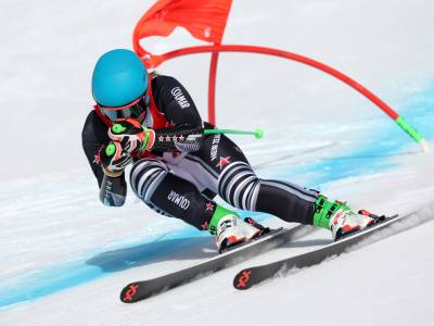 Alice Robinson leaves it all on the Super-G Course